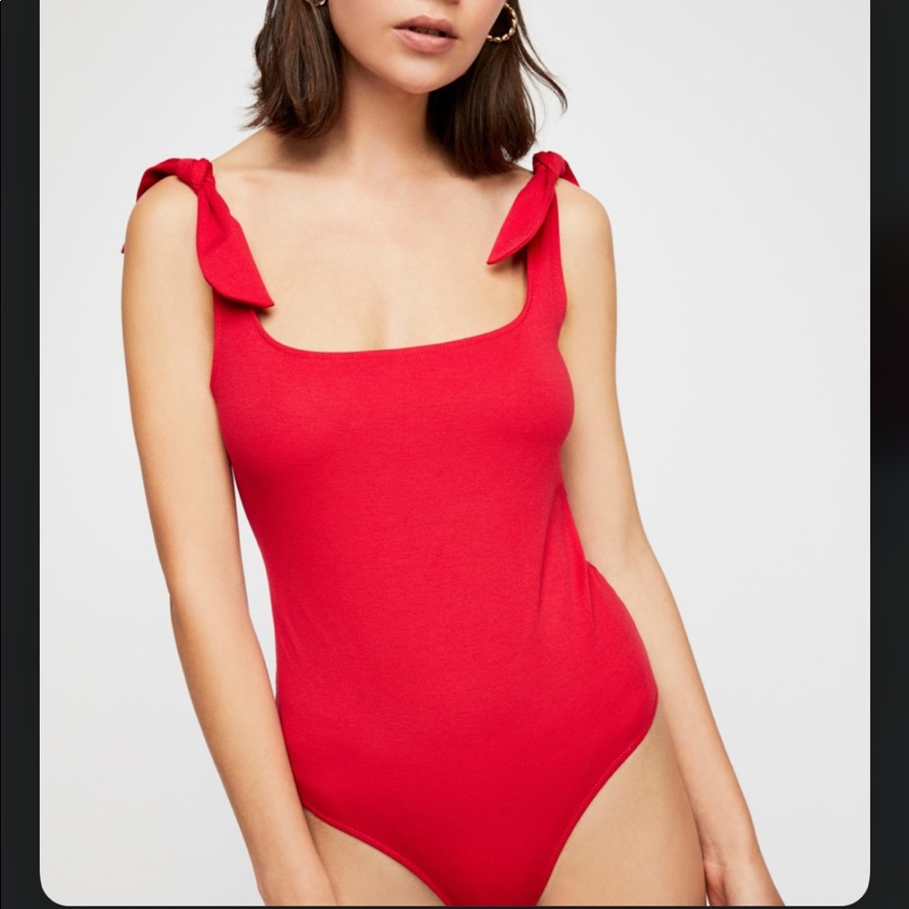 FREE PEOPLE Tie Shoulder Bodysuit red size M